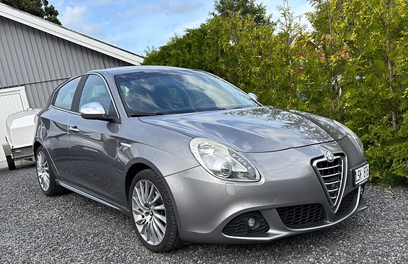 Alfa Romeo Giulietta 2 of 7