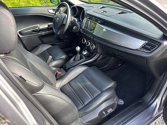 Alfa Romeo Giulietta 5 of 7