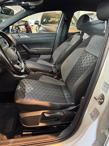 Volkswagen Taigo 3 of 9