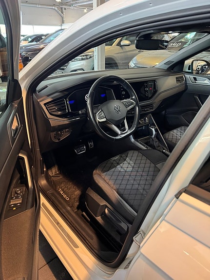 Volkswagen Taigo 2 of 9