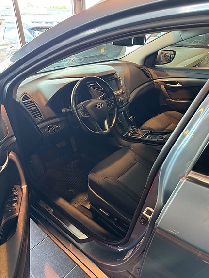 Hyundai i40 2 of 13
