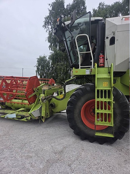 Claas Avero 240 med vikbord 7 of 7