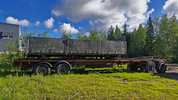 Äldre 12 meters lastväxlarvagn lämpligt för lastmaskin