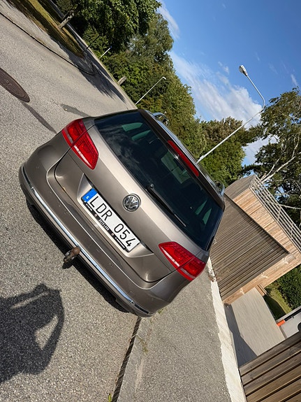 Volkswagen Passat 2 of 8