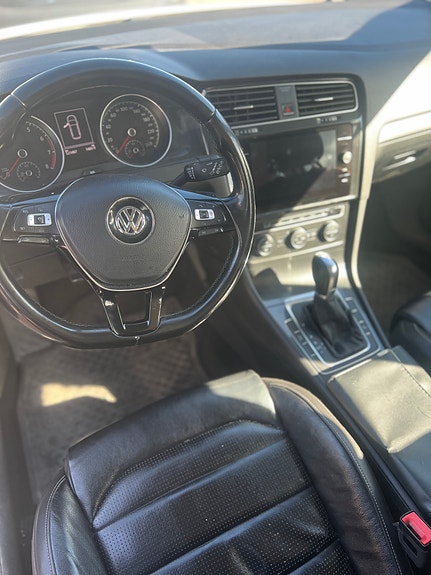Volkswagen Golf VII 4 of 9