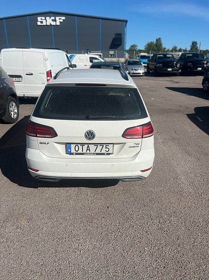 Volkswagen Golf VII 2 of 9
