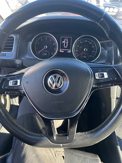 Volkswagen Golf VII 9 of 9
