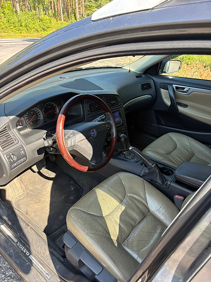 Volvo V70 4 of 6