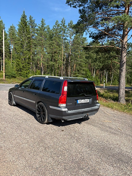 Volvo V70 3 of 6