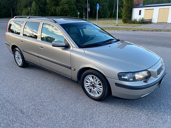 Volvo V70 8 of 12