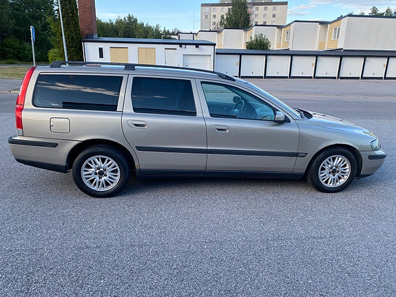 Volvo V70 7 of 12