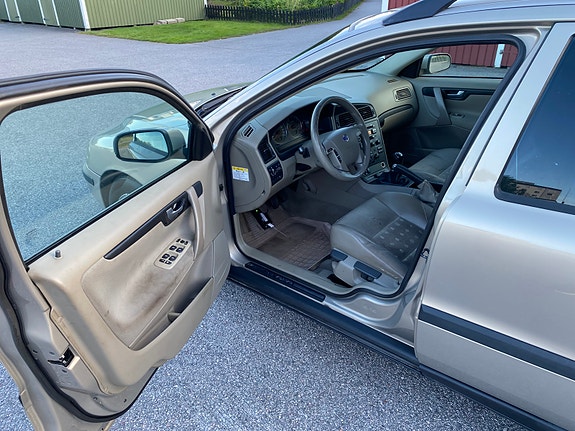 Volvo V70 10 of 12