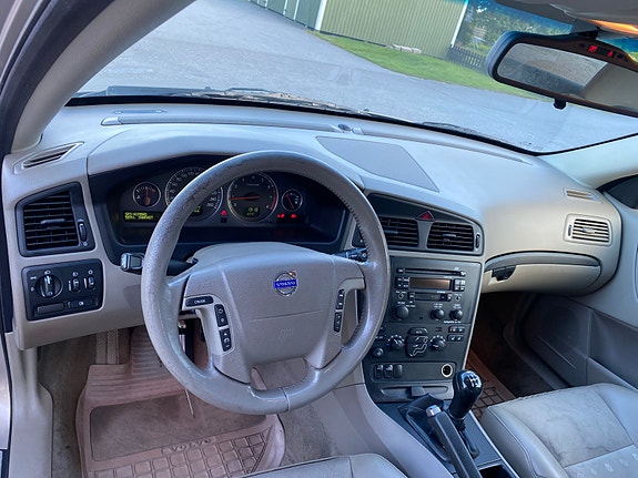 Volvo V70 11 of 12