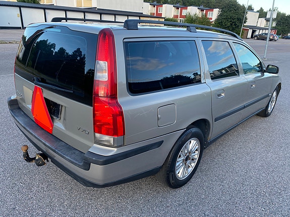 Volvo V70 6 of 12