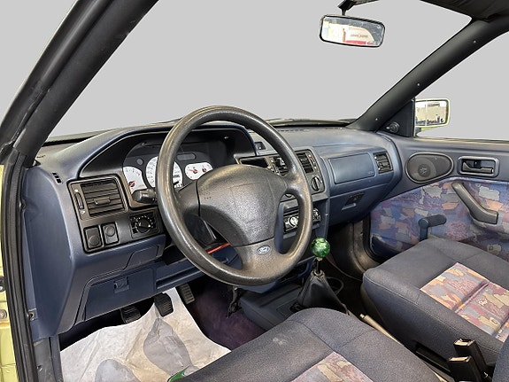 Ford Escort 8 of 24
