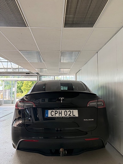Tesla Model Y 8 of 8