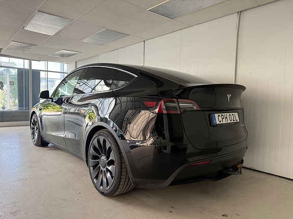 Tesla Model Y 3 of 8