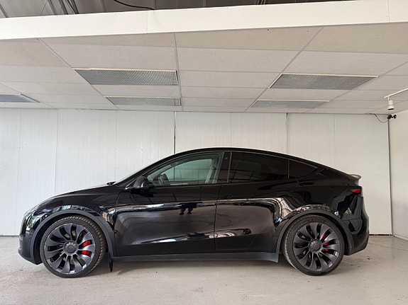 Tesla Model Y 2 of 8