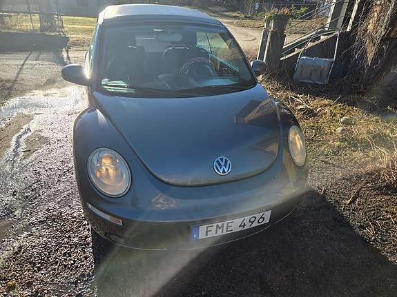 Volkswagen New Beetle 7 of 9