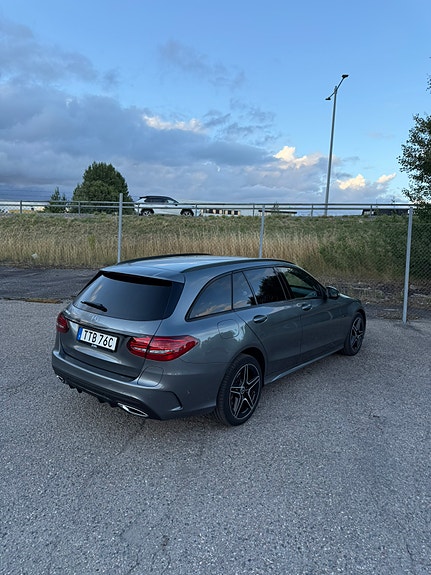 Mercedes-Benz C300 3 of 7