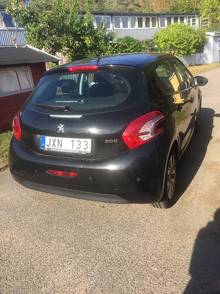 Peugeot 208 3 of 3