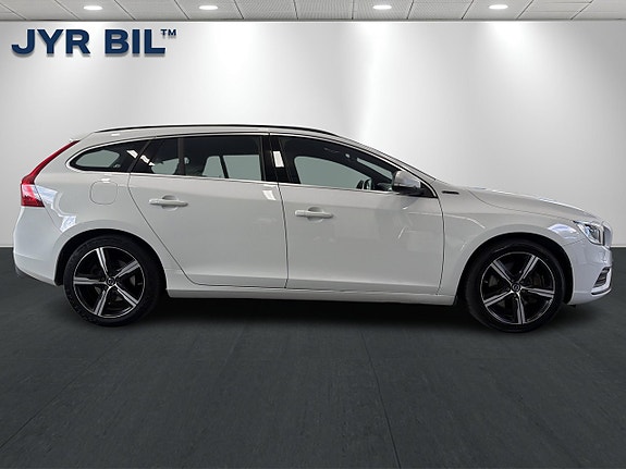 Volvo V60 2 of 21