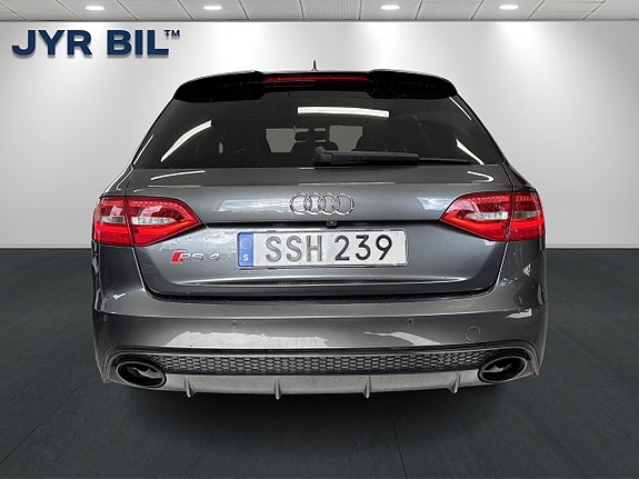 Audi RS4 4 of 23