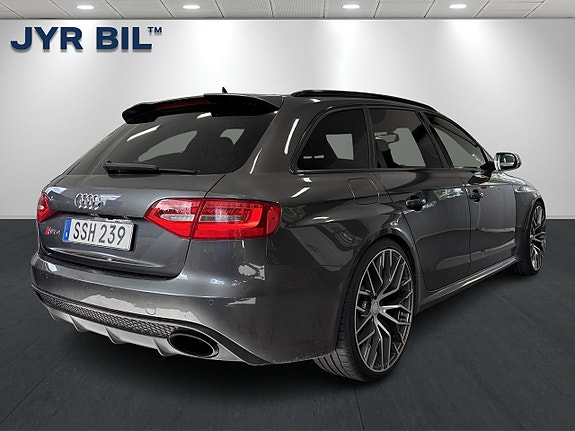 Audi RS4 3 of 23
