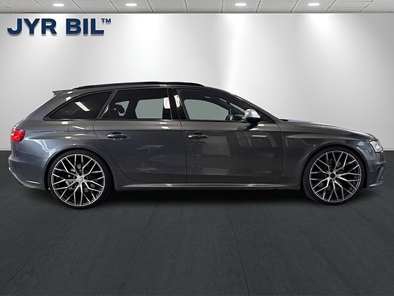 Audi RS4 2 of 23