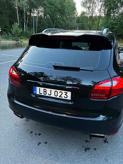 Porsche Cayenne 5 of 12