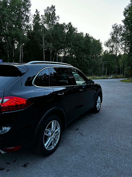 Porsche Cayenne 7 of 12