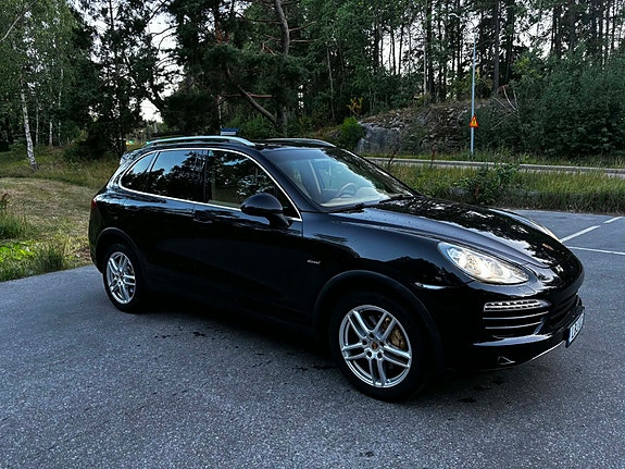 Porsche Cayenne 4 of 12