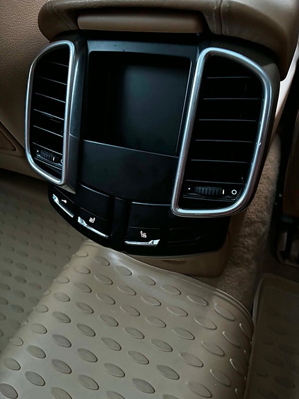 Porsche Cayenne 12 of 12