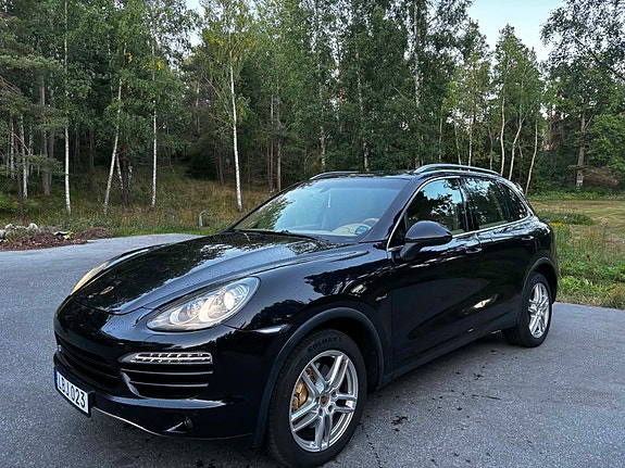 Porsche Cayenne 3 of 12