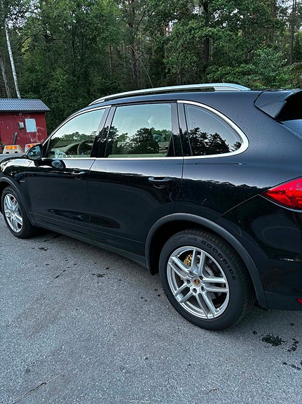 Porsche Cayenne 6 of 12