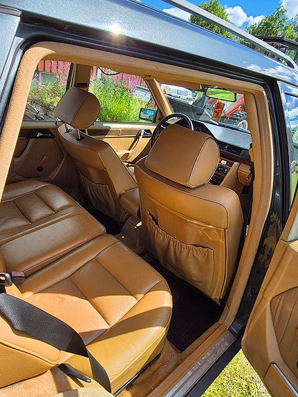 Mercedes-Benz 300 TE 6 of 8