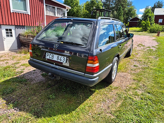 Mercedes-Benz 300 TE 3 of 8