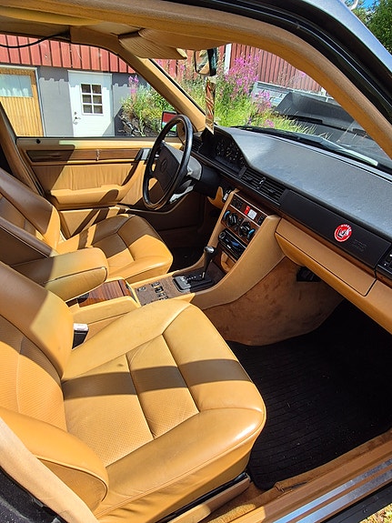 Mercedes-Benz 300 TE 5 of 8