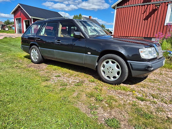 Mercedes-Benz 300 TE 4 of 8