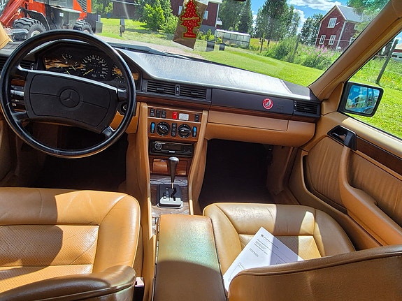 Mercedes-Benz 300 TE 7 of 8