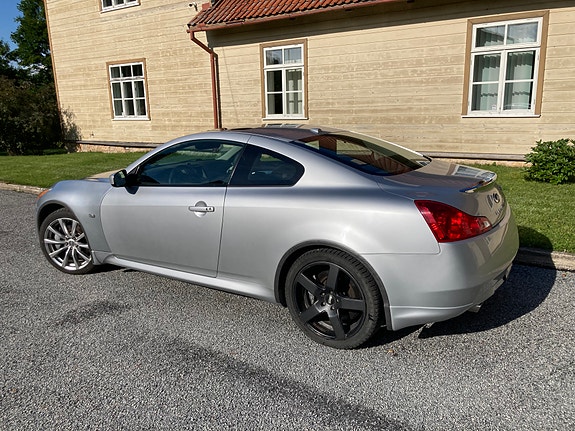 Infiniti G37 2 of 9