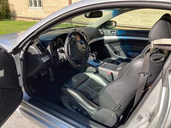 Infiniti G37 5 of 9