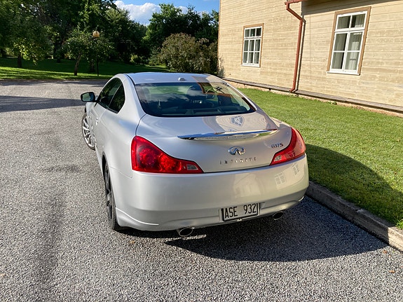 Infiniti G37 4 of 9