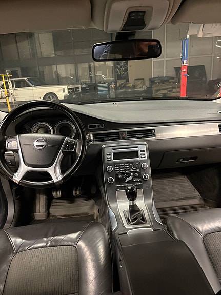 Volvo V70 4 of 11