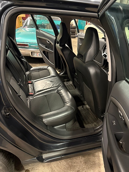 Volvo V70 6 of 11