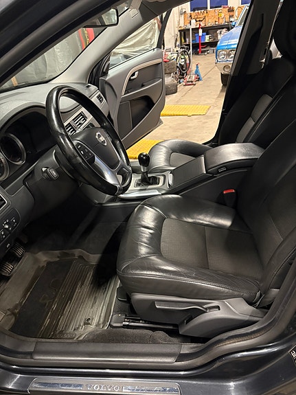 Volvo V70 8 of 11