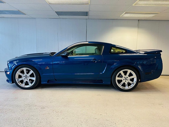 Ford Mustang 2 of 13