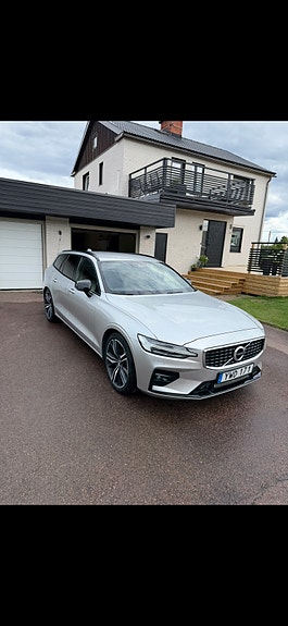 Volvo V60 2 of 5