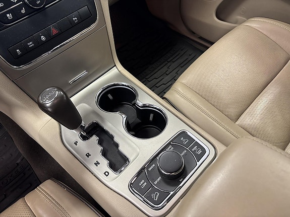 Jeep Grand Cherokee 12 of 17