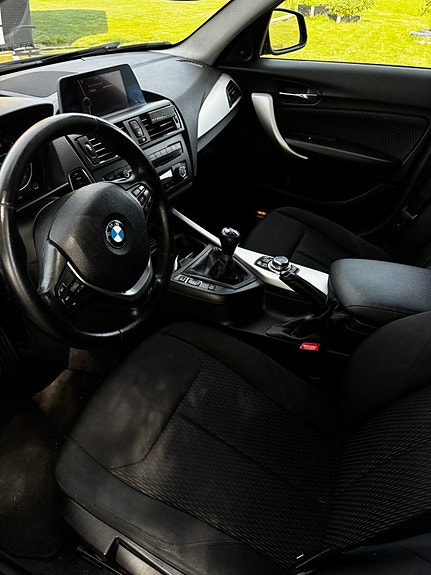 BMW 118d 4 of 5